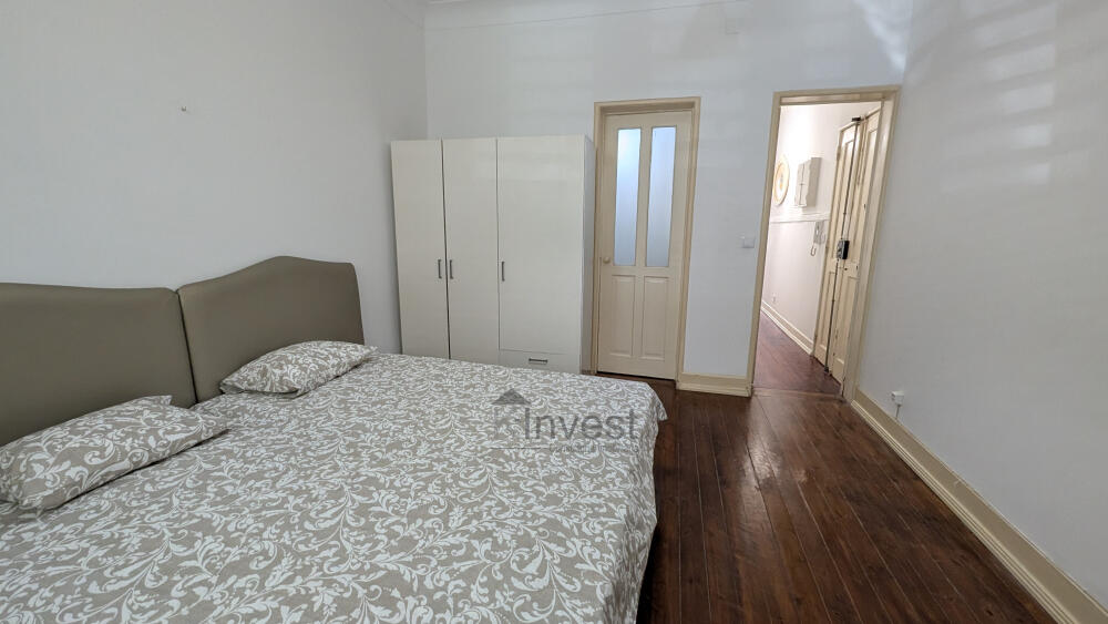 Apartamento T2 mobilado com terraço junto ao metro dos Anjos