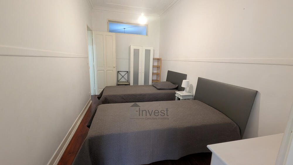 Apartamento T2 mobilado com terraço junto ao metro dos Anjos