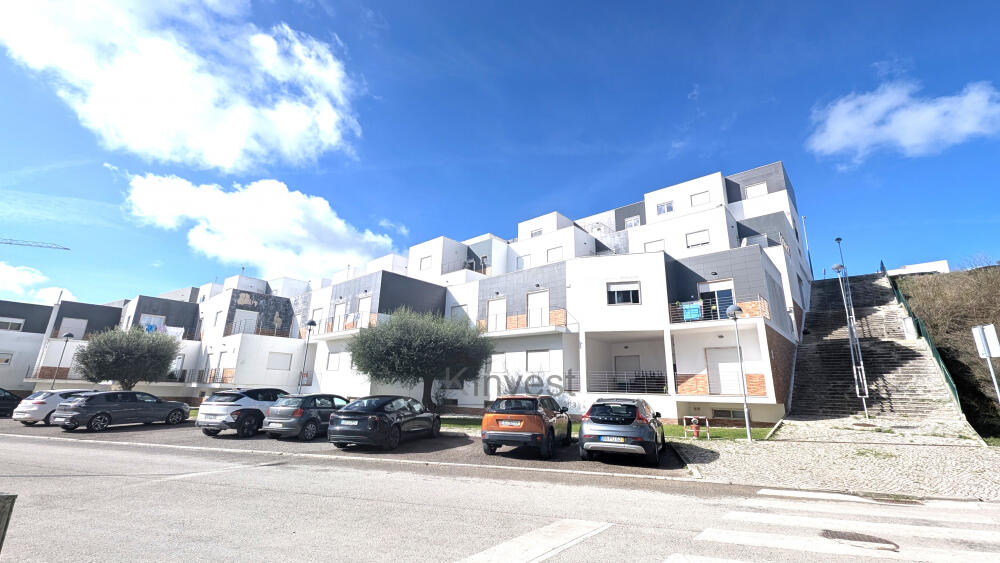 T3 Duplex com Vista Castelo, Serra e Mar – Condomínio Fechado em Sesimbra
