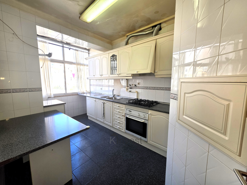 Apartamento T2 convertido em T3, Dafundo , Oeiras
