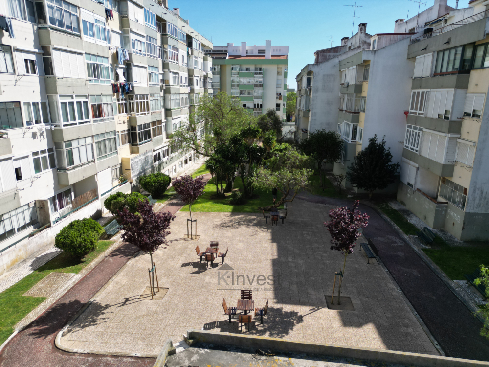 Apartamento T1 Renovado na Figueirinha, Bairro Augusto de Castro, Oeiras