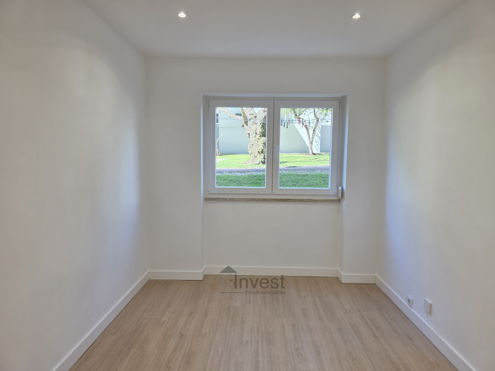 Apartamento T1 Renovado na Figueirinha, Bairro Augusto de Castro, Oeiras
