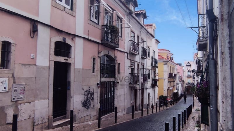 Prédio para recuperar c/ 8 Apartamentos na Bica, Lisboa