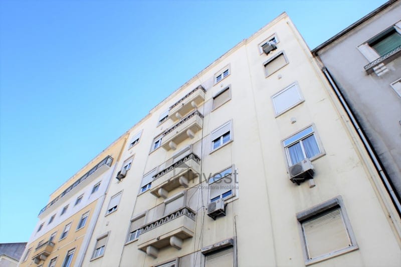 Apartamento com  elevador, junto ao Mercado de Arroios Lisboa