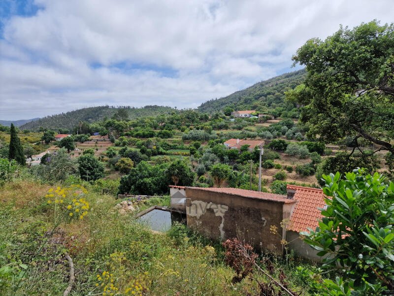 Terreno com Casa para Recuperar - Malhada Quente, Monchique