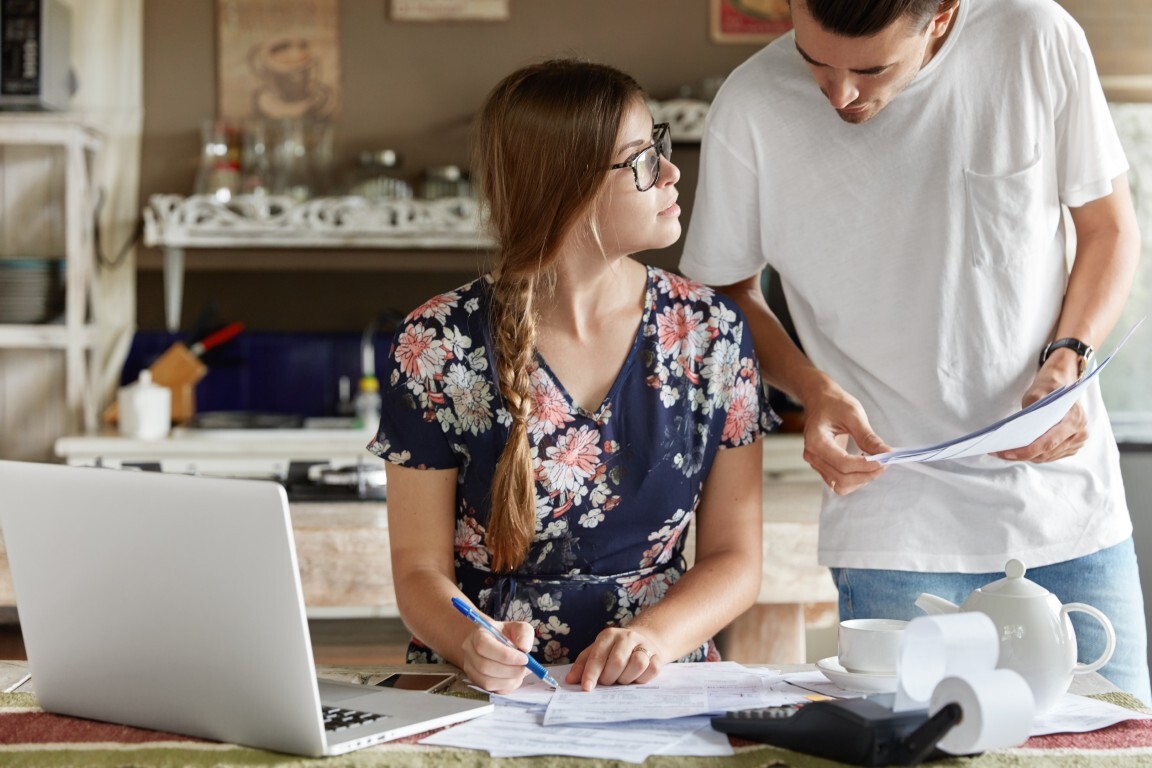 Mudar de Casa em Portugal: Checklist Essencial de Prazos, Obrigações e Passos Legais para Compradores e Vendedores